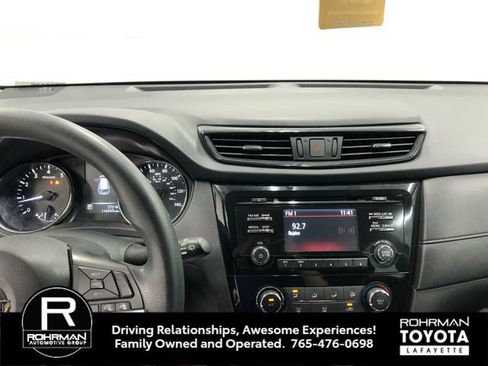 Used 2017 Nissan Rogue S FWD image 20