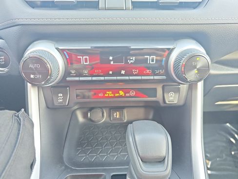 Used 2025 Toyota RAV4 XLE FWD image 18