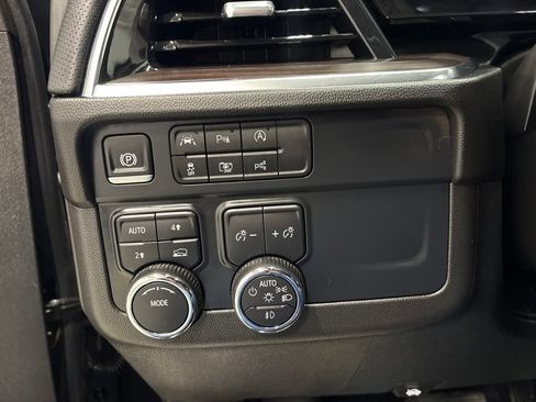 Used 2025 Chevrolet Tahoe Premier AWD/4WD image 25