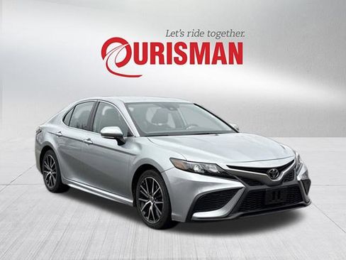 Used 2023 Toyota Camry SE image 1