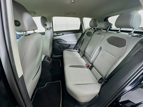 Used 2022 Volkswagen Taos SE w/ Driver Assistance Package image 26