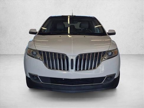 Used 2013 Lincoln MKX FWD image 2