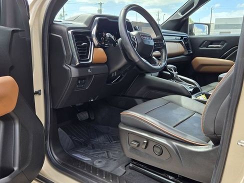 Certified 2024 GMC Canyon AT4 w/ AT4 Premium Package AWD/4WD image 17