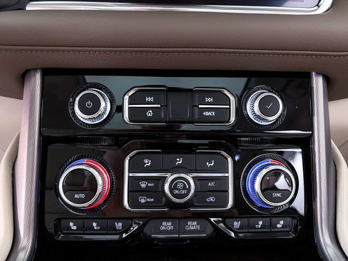 Used 2024 GMC Yukon Denali w/ Max Trailering Package AWD/4WD image 28