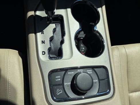 Used 2012 Jeep Grand Cherokee Limited image 23