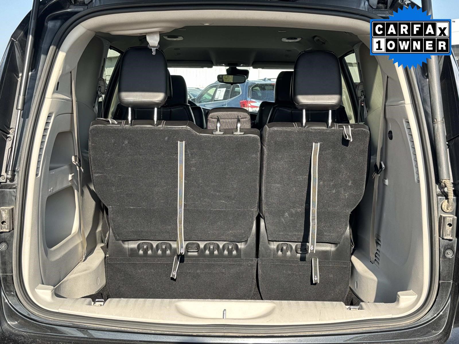 Used 2024 Chrysler Pacifica Touring-L FWD image 12