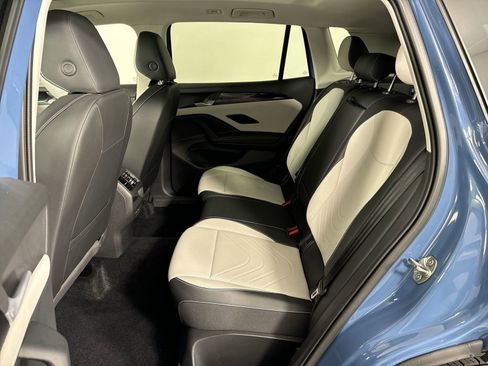 Used 2025 Volkswagen Tiguan SE image 22