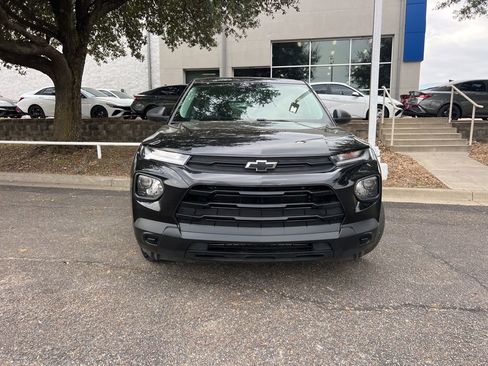 Used 2021 Chevrolet TrailBlazer LS w/ LPO, Blackout Package image 2