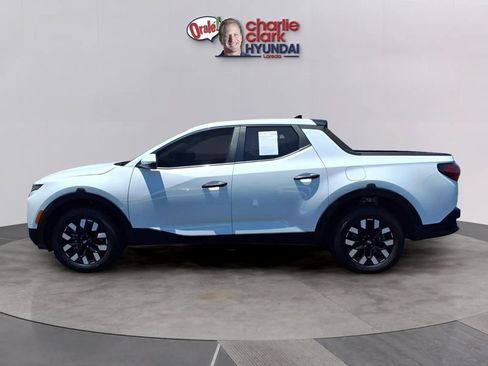 Used 2025 Hyundai Santa Cruz SE FWD image 2