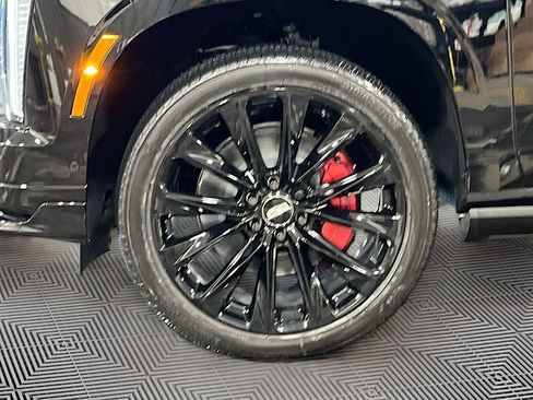 New 2026 Cadillac Escalade V w/ LPO, ONYX Package AWD/4WD image 10
