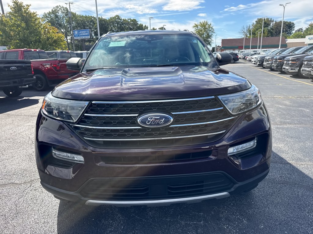 Used 2023 Ford Explorer XLT w/ Equipment Group 202A AWD/4WD image 3