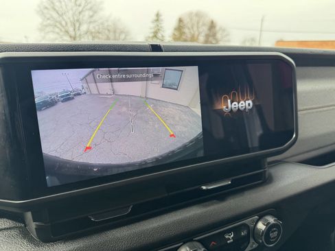 Used 2024 Jeep Wrangler Unlimited Sport image 12