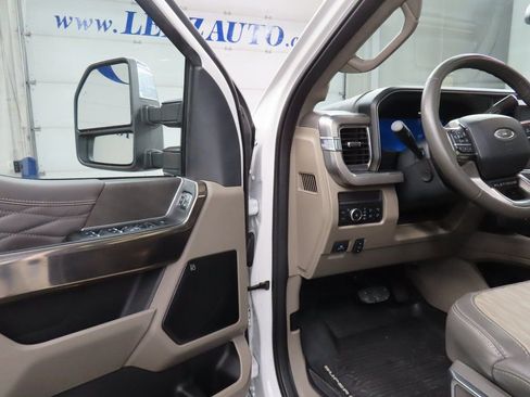 Used 2025 Ford F450 Platinum w/ Platinum Plus Package image 44