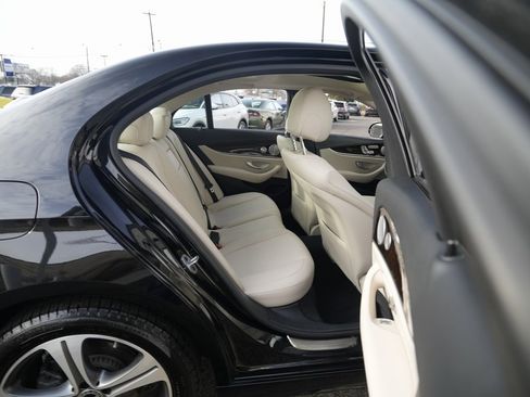 Used 2019 Mercedes-Benz E 300 4MATIC w/ Premium 1 Package image 41