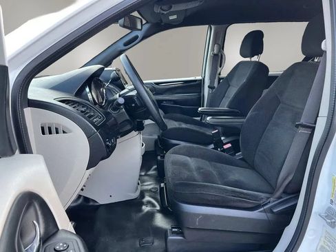 Used 2019 Dodge Grand Caravan SE FWD image 11