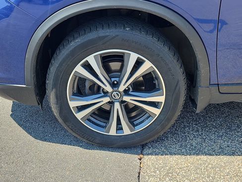 Used 2019 Nissan Rogue SV w/ Sun & Sound Touring Package AWD/4WD image 5