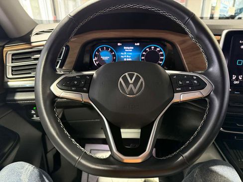 Used 2025 Volkswagen Atlas SE image 17