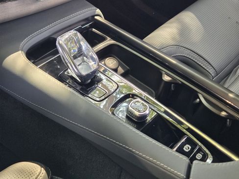 Used 2025 Volvo XC90 T8 Ultra w/ Lounge Package image 22