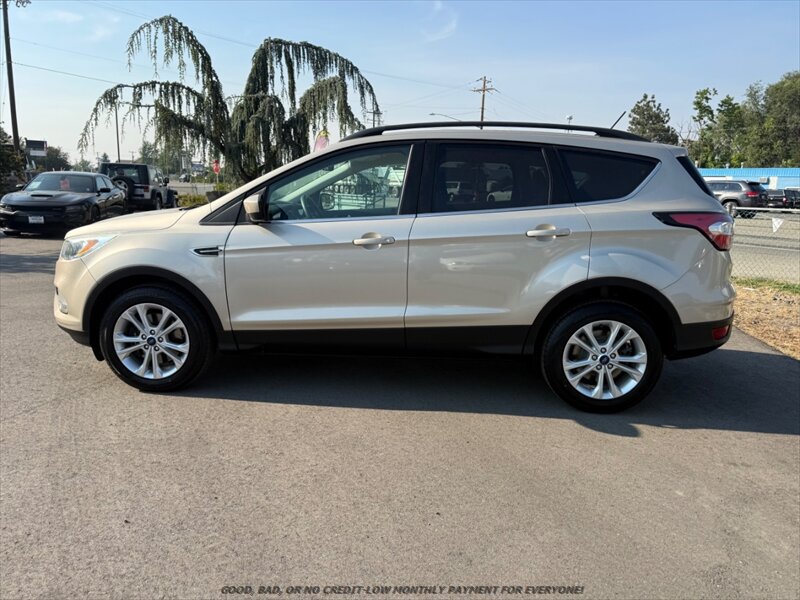 Used 2018 Ford Escape SE w/ Ford Safe & Smart Package AWD/4WD image 4