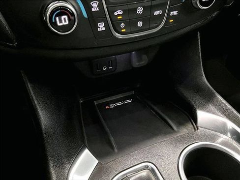 Used 2023 Chevrolet Traverse LT FWD image 26