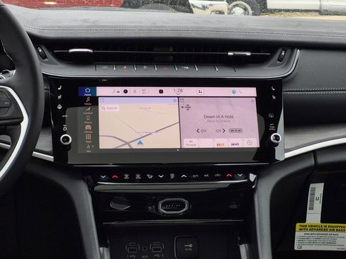New 2026 Jeep Grand Cherokee Limited AWD/4WD image 17