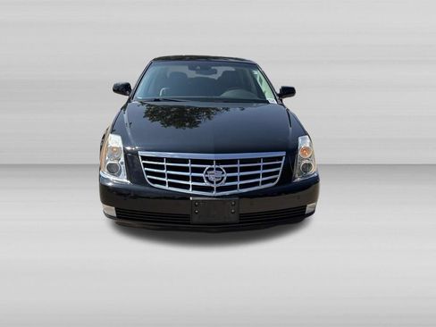 Used 2008 Cadillac DTS Performance w/ Platinum Edition FWD image 9