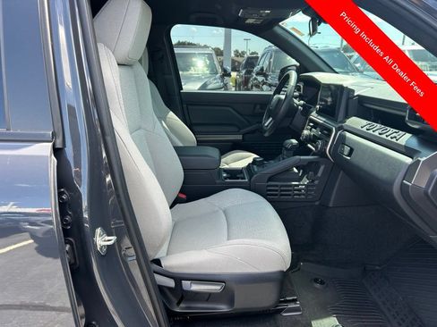 Used 2025 Toyota 4Runner SR5 AWD/4WD image 22
