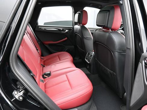 Certified 2026 Porsche Macan AWD/4WD image 28
