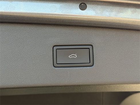 Used 2022 Volkswagen Tiguan SE R-Line image 29