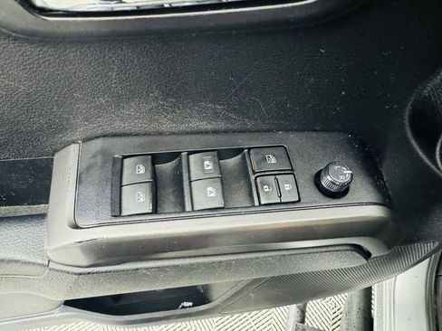 Used 2022 Toyota Tacoma TRD Off-Road AWD/4WD image 7
