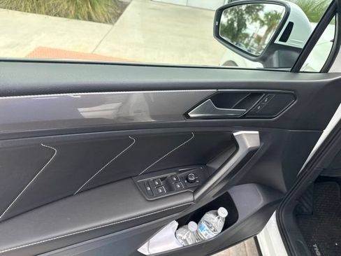 Used 2023 Volkswagen Tiguan SE w/ Panoramic Sunroof Package FWD image 17