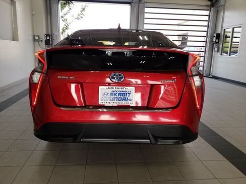 Used 2016 Toyota Prius Four Touring FWD image 19