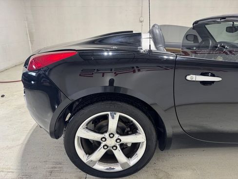 Used 2006 Pontiac Solstice Convertible w/ Premium Package RWD image 8