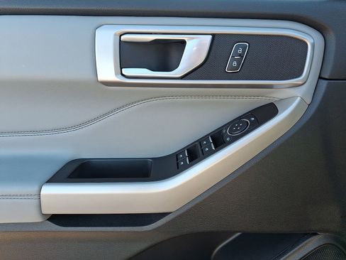 Used 2023 Ford Explorer XLT w/ Equipment Group 202A image 13