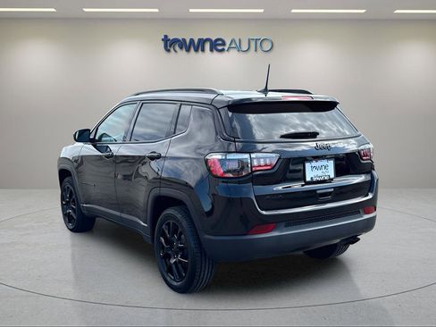 Used 2022 Jeep Compass Latitude w/ Convenience Group AWD/4WD image 3