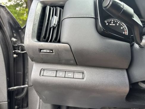 Used 2024 Nissan Pathfinder SL FWD image 28