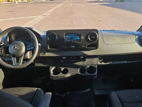 Used 2024 Mercedes-Benz Sprinter 2500 image 28