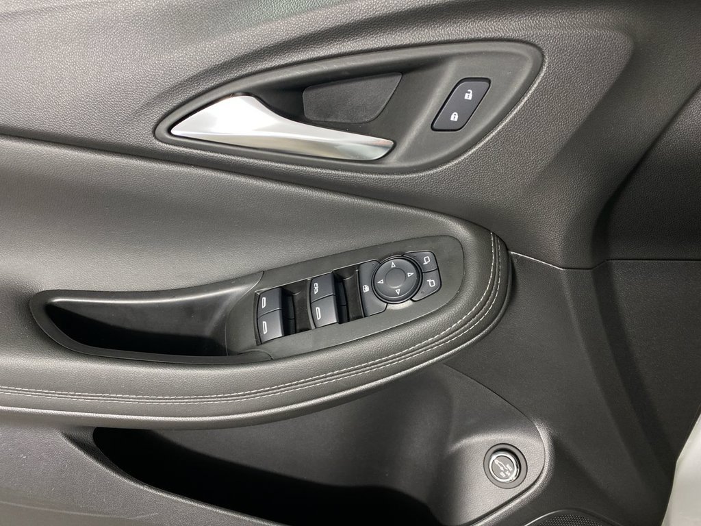 Certified 2024 Buick Encore GX Preferred w/ Comfort Package FWD image 13