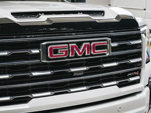 Used 2026 GMC Sierra 2500 AT4 AWD/4WD image 9