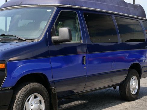 Used 2010 Ford E-250 and Econoline 250 Extended RWD image 13