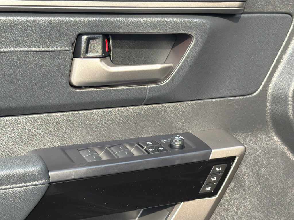 Used 2024 Toyota Tundra Limited AWD/4WD image 19