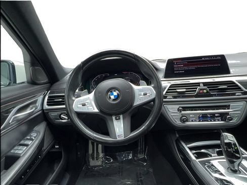 Used 2022 BMW 740i w/ Luxury Rear Seating Package RWD image 37