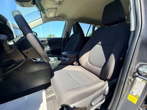 Used 2023 Toyota RAV4 LE FWD image 9
