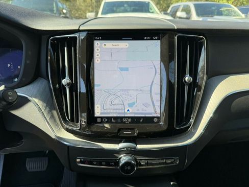 Used 2025 Volvo XC60 B5 Plus image 6