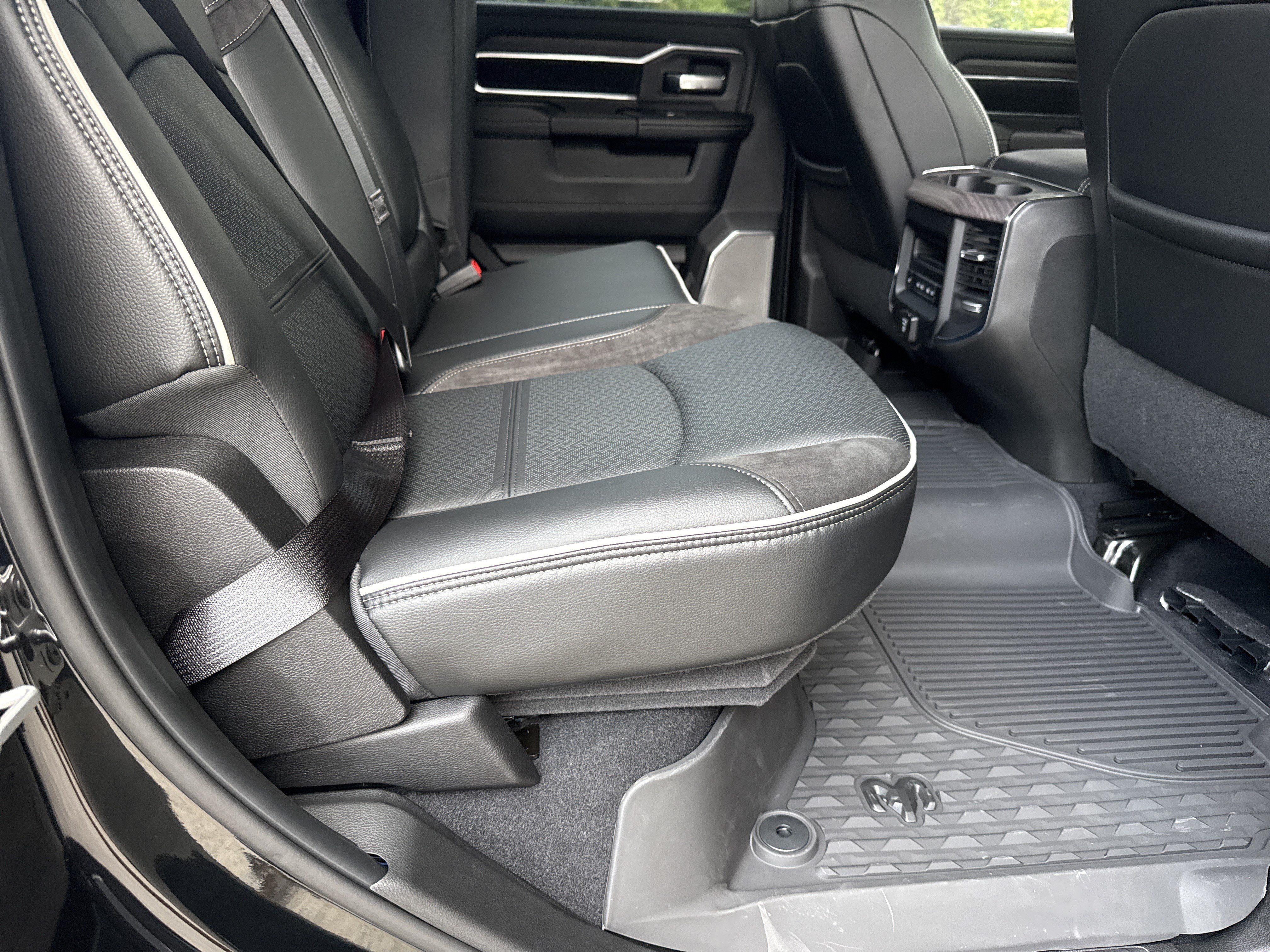 New 2026 RAM 3500 Laramie AWD/4WD image 17