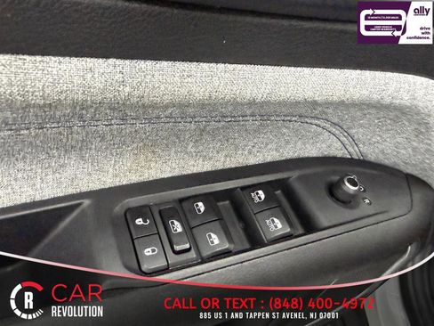 Used 2024 Jeep Compass Latitude AWD/4WD image 27