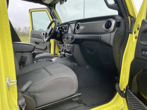 Used 2023 Jeep Gladiator Overland image 18