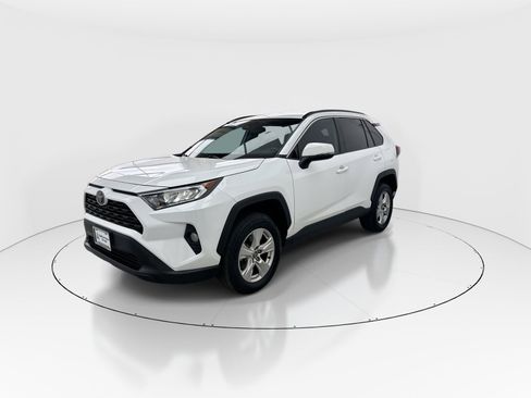 Used 2021 Toyota RAV4 XLE image 4