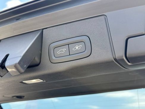 Certified 2023 Volvo XC60 B5 Plus w/ Climate Package AWD/4WD image 36