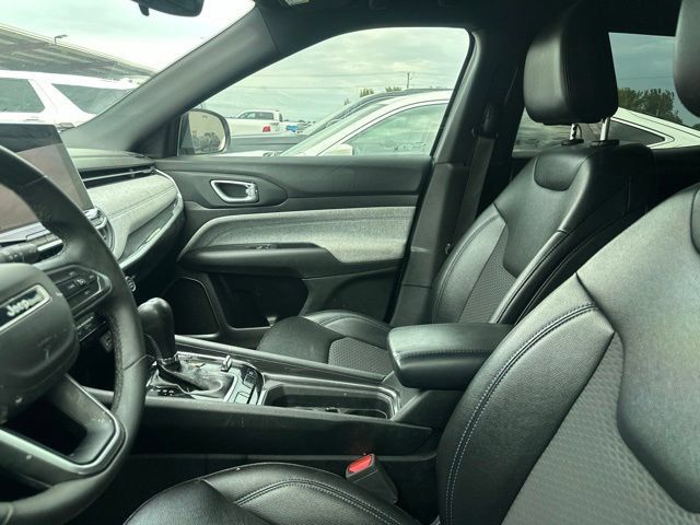 Used 2024 Jeep Compass Latitude AWD/4WD image 5